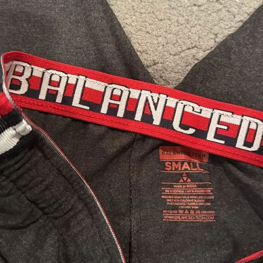 Balanced Tech Grey Joggers Size Small - Picture 7 of 7
